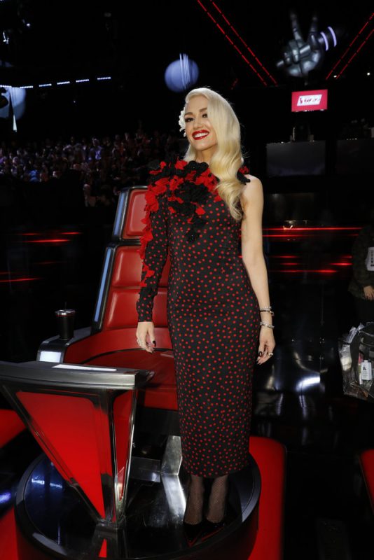 Wardrobe Breakdown Gwen Stefani On The Voice Talking With Tami