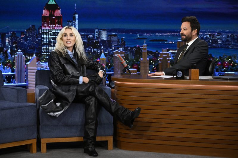 In Case You Missed It: Miley Cyrus Gives Jimmy Fallon A Haircut ...