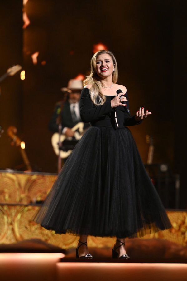 Wardrobe Breakdown Kelly Clarkson Black Tulle Dress At The Opry Talking With Tami