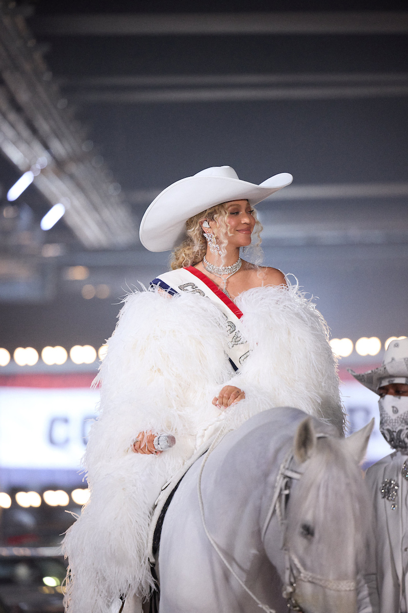 Beyoncé Delivers Stunning Halftime Performance at Christmas Gameday in Houston, Texas